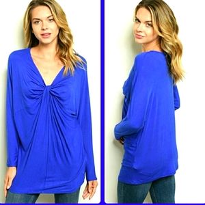 Annabelle long sleeved V-neck twist front top blue size Medium